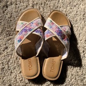 Toms sandals size 5.5
